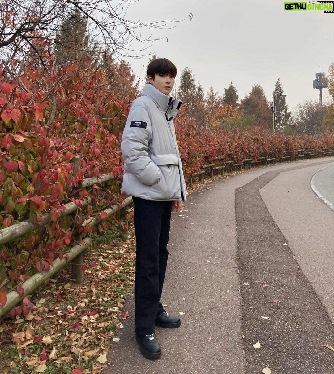 Hwang In-yeop Instagram - #광고 @kswiss_korea