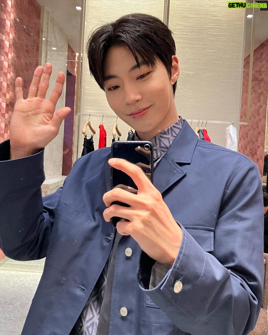 Hwang In-yeop Instagram - 💙 @Dior #Dior #DiorIconSiam Dior ICON SIAM