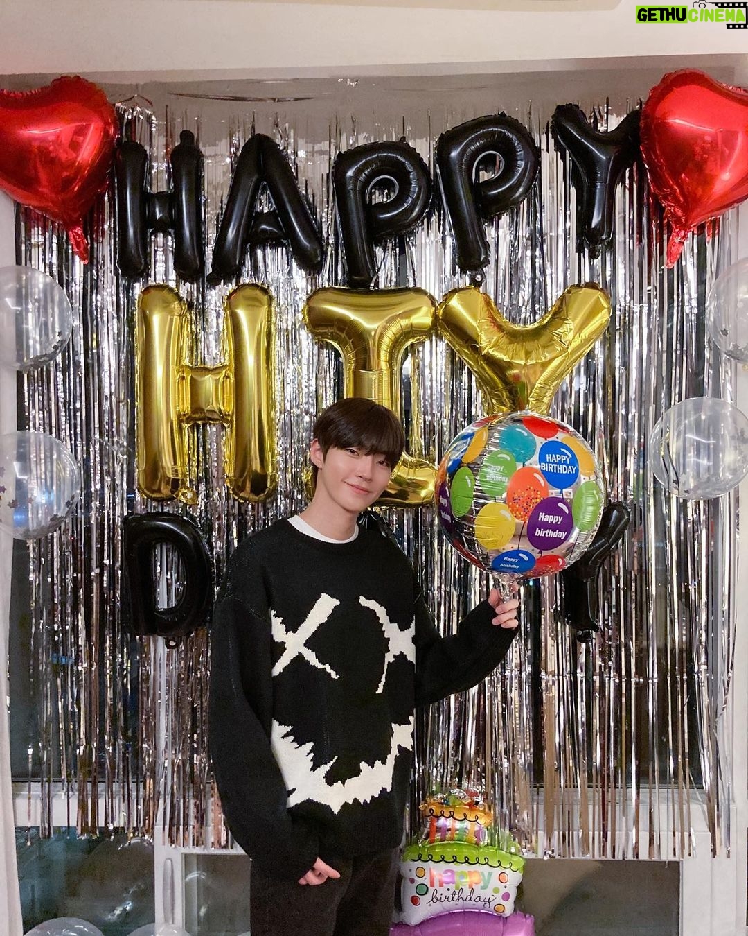 Hwang In-yeop - 4.9 Million Likes - ❤️🎂❤️