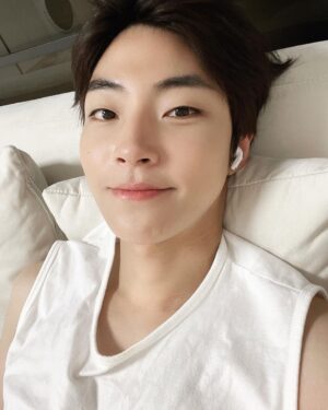 Hwang In-yeop Instagram - 🎬🎧🧸💙