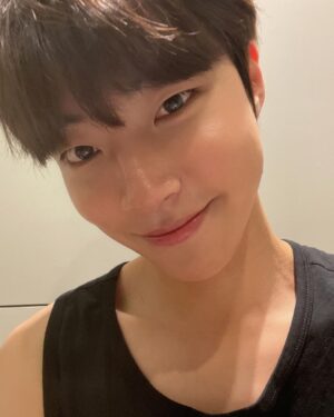 Hwang In-yeop Instagram - 😊