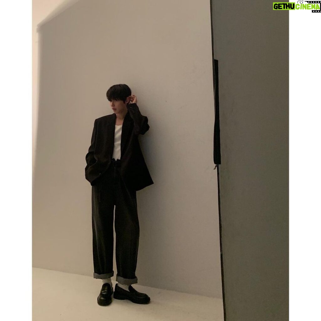 Hwang In-yeop Instagram - behind story📷
