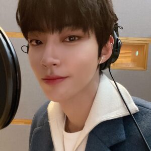 Hwang In-yeop Instagram - 오늘부터 시작인걸🎧🎼