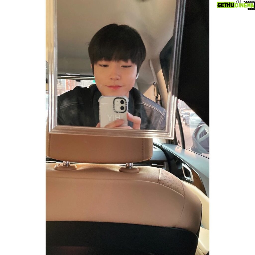 Hwang In-yeop Instagram - 😊