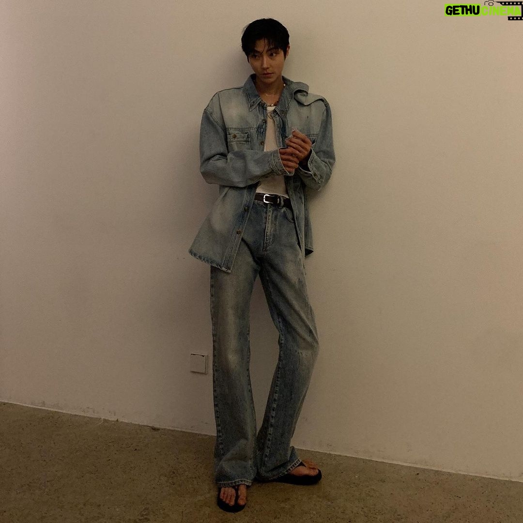 Hwang In-yeop - 4 Million Likes - 💙