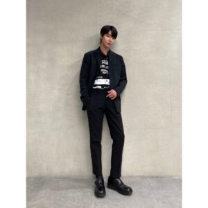 Hwang In-yeop Instagram - It's such an honor to be invited to the first #PradaFW21 womenswear show by Miuccia Prada & Raf Simons tonight at 10 PM! 
Thanks @Prada 🖤