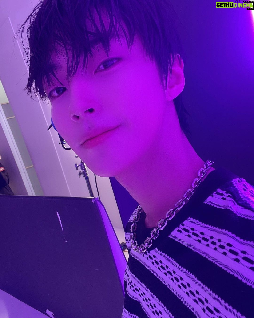 Hwang In-yeop - 4.7 Million Likes - 💜