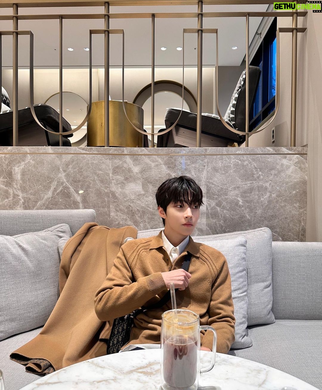 Hwang In-yeop - 4.5 Million Likes - 🎄
@DIOR #Dior #DiorIcons