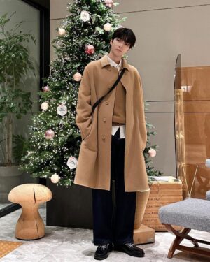 Hwang In-yeop Instagram - 🎄
@DIOR #Dior #DiorIcons
