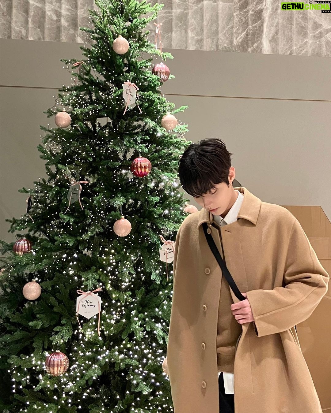 Hwang In-yeop - 4.5 Million Likes - 🎄
@DIOR #Dior #DiorIcons