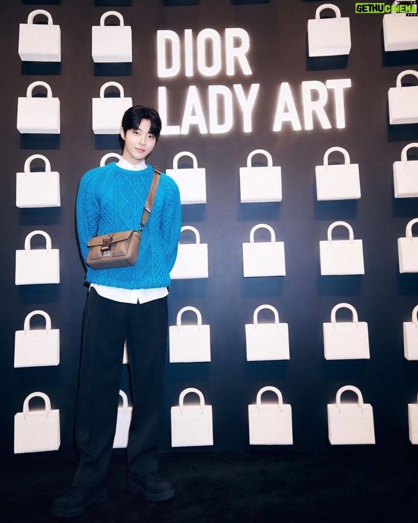 Hwang In-yeop Instagram - @Dior #Dior #LadyDior