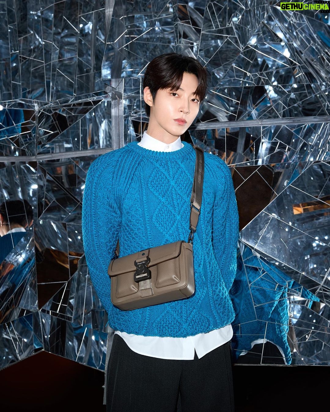 Hwang In-yeop Instagram - @Dior #Dior #LadyDior