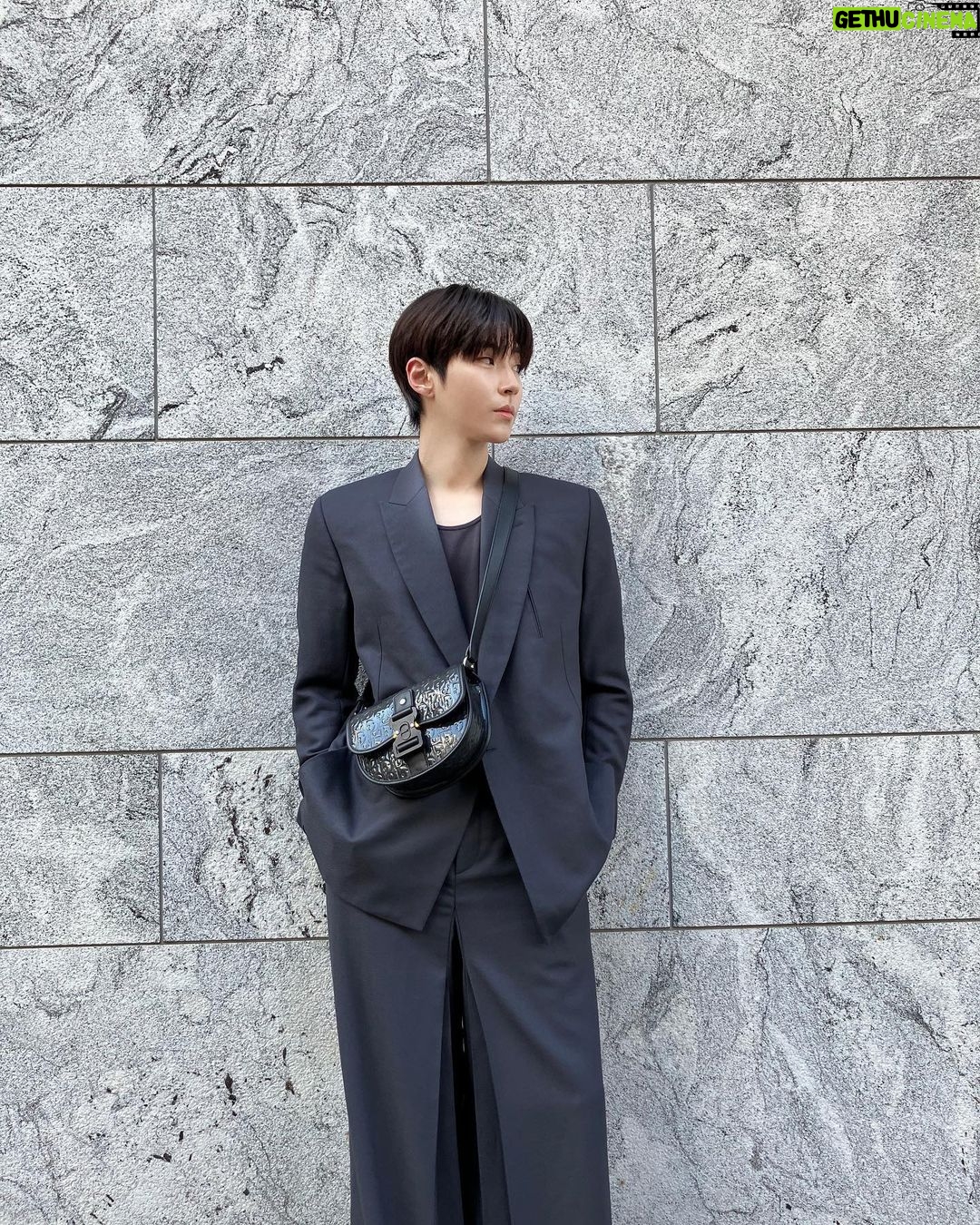 Hwang In-yeop Instagram - 9월 2일부터 디올 성수에서 열리는 Lady Dior Celebration 전시회를 만나보세요 🖤 @Dior @MrKimJones #Dior #DiorWinter23 #LadyDior