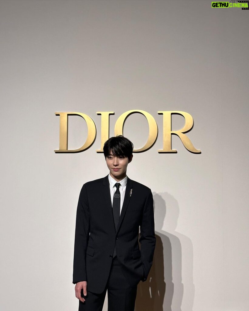 Hwang In-yeop Instagram - 🖤 @Dior #Dior