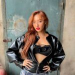 Hwasa Instagram - 우리가 앞으로 나아가는 방식🌶 멋진댄서분들과 멋진작업이였습니다 Girls We keep it spicy ㅡ!