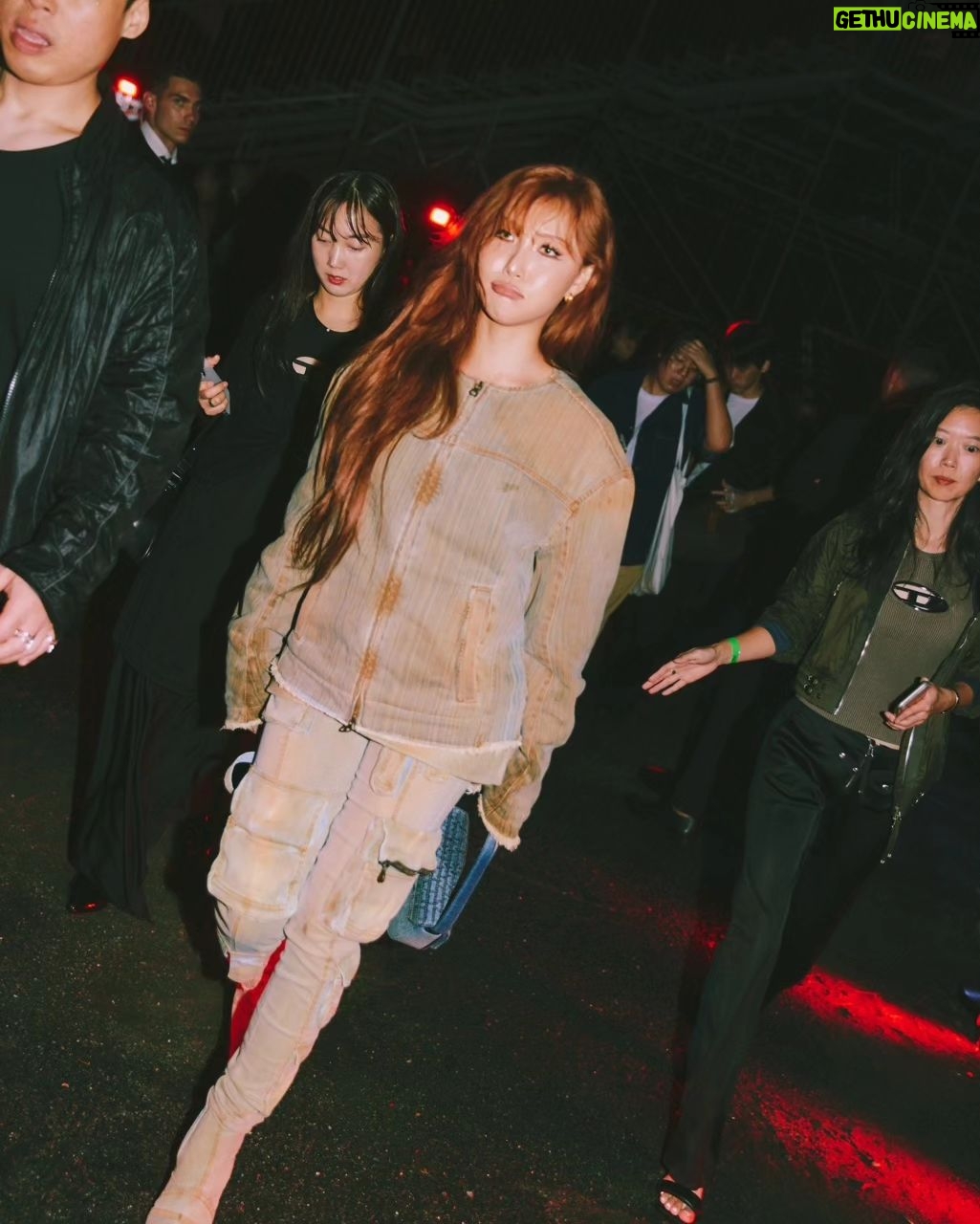 Hwasa Instagram - Drunk in @diesel 💋 #ForSuccessfulLiving #DieselSS24