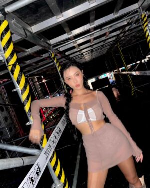 Hwasa Instagram - 여수의 이틀동안
여수시민분들에게 감동의 연속이였어요
그동안 여수의 바다만 보았는데
더 멋진걸 보았네요 ❤️‍🩹