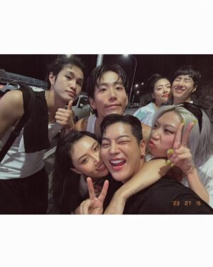 Hwasa Instagram - 여수의 이틀동안
여수시민분들에게 감동의 연속이였어요
그동안 여수의 바다만 보았는데
더 멋진걸 보았네요 ❤️‍🩹