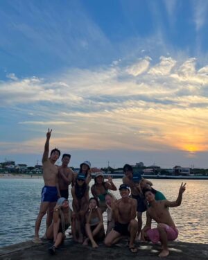 Hwasa Instagram - 🤟🏼.