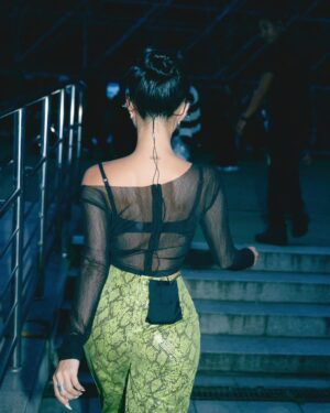 Hwasa Instagram - 감사함을 잃지않고 늘 진심으로 음악과 무대로 보답하겠습니다.
무엇보다도 늘 믿고 사랑해주는 팬들 
너무 고맙고 고마워. 
더이상 폭풍은 무섭지않아 우리 빗속에서 춤을 추자 💃💚