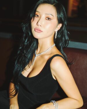 Hwasa Instagram - @bulgari
75th ANNIVERSARY OF BULGARI SERPENTI