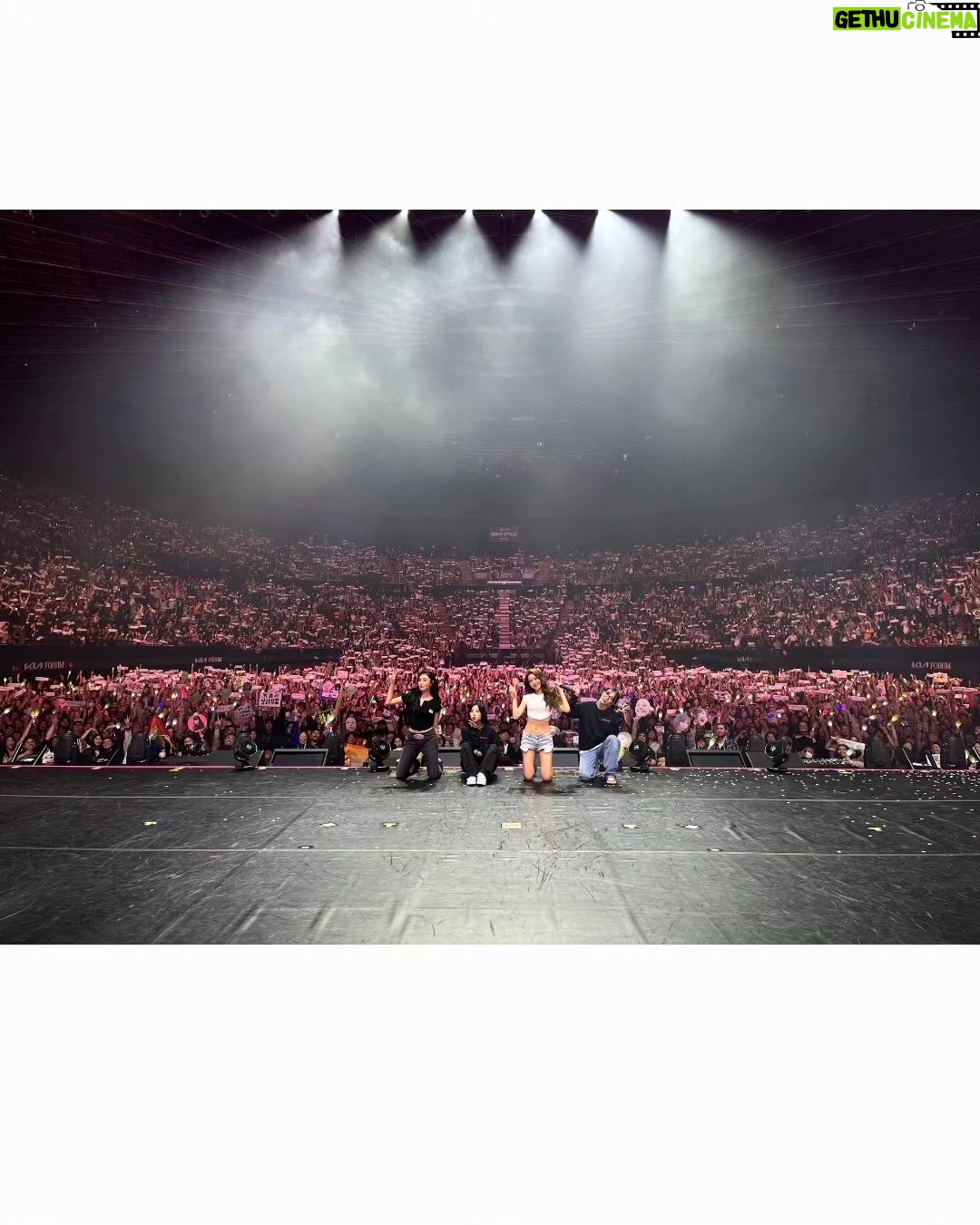 Hwasa Instagram - It was such a beautiful night. Good night LA ♡