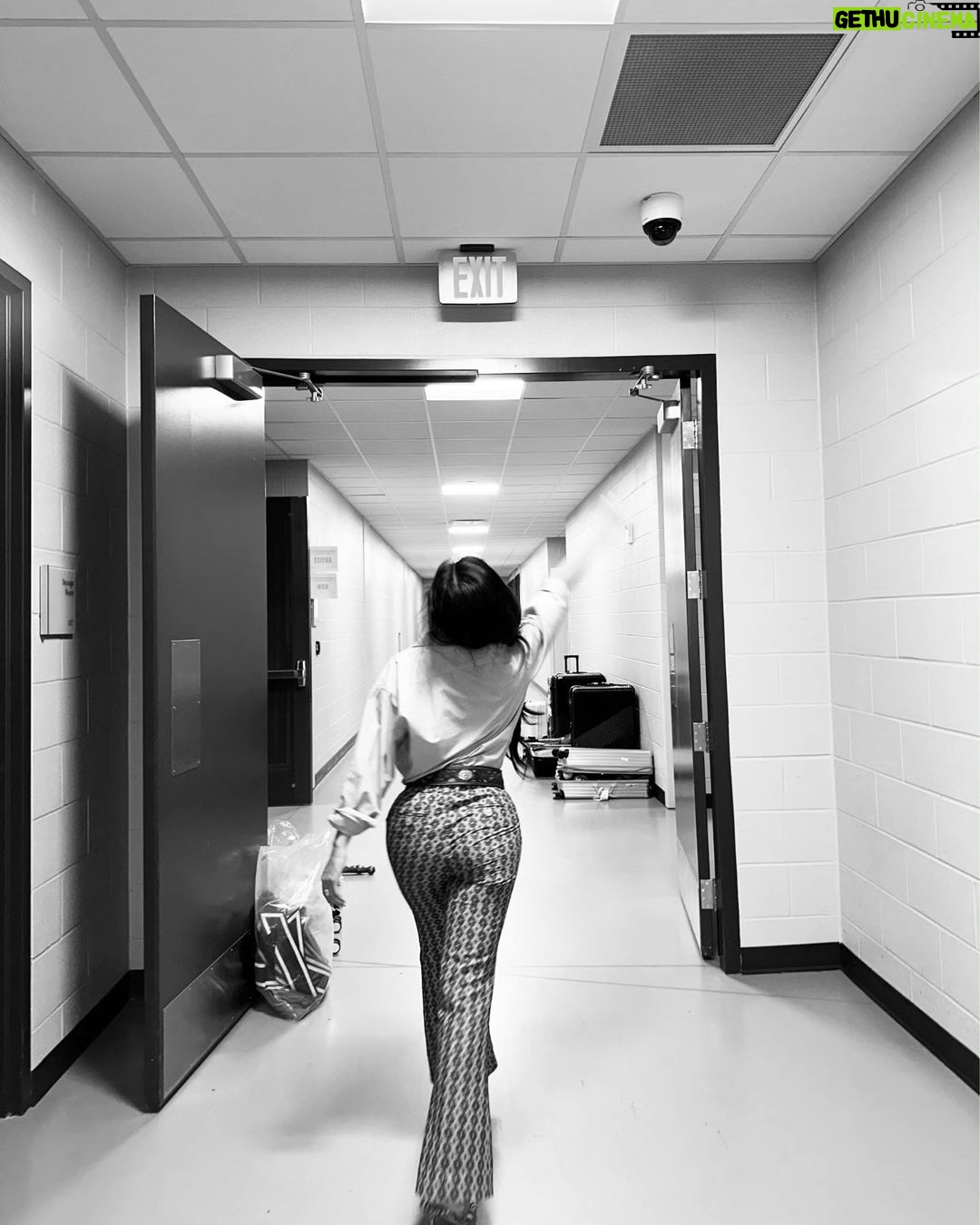 Hwasa Instagram - 고요하고 좋은 쉼이었다 Thank you fort worth !