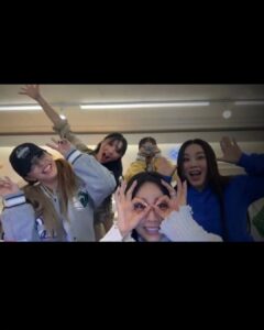 Hwasa Instagram - 오늘밤 @dancingurangdan 💃 !
