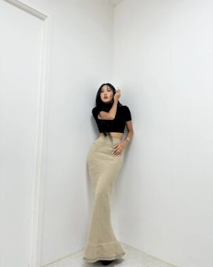 Hwasa Instagram - 오르골룩 😇