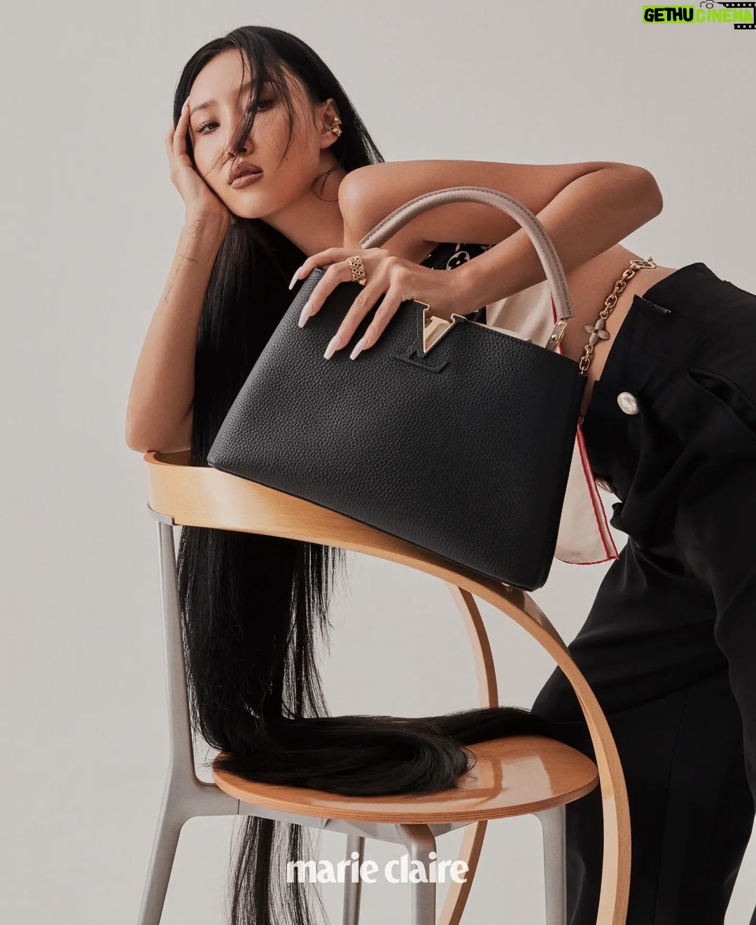 Hwasa Instagram - @louisvuitton @marieclairekorea #광고