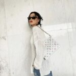 Hwasa Instagram - @louisvuitton #광고 FW22 컬렉션의 쿠상 백 ✌️