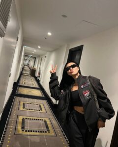 Hwasa Instagram - 💚 🇫🇷 💚