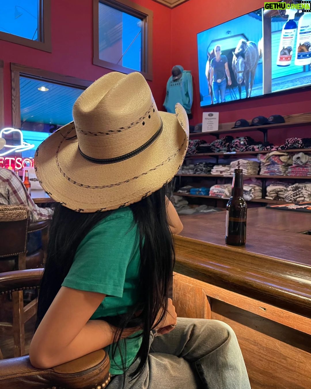 Hwasa Instagram - 고요하고 좋은 쉼이었다 Thank you fort worth !