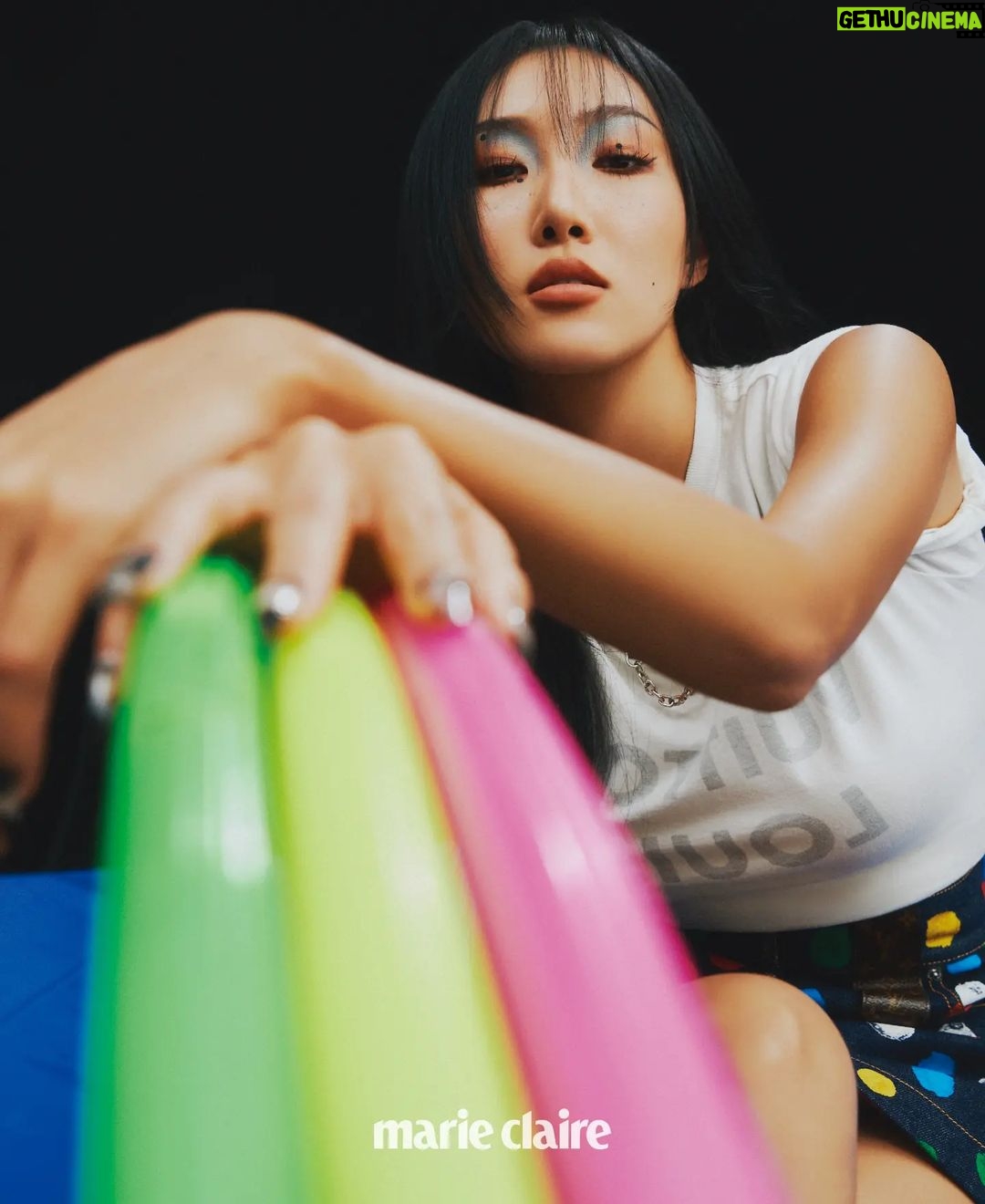 Hwasa Instagram - ๐ต๐ข๐ด๐กโซ๏ธ @louisvuitton @marieclairekorea