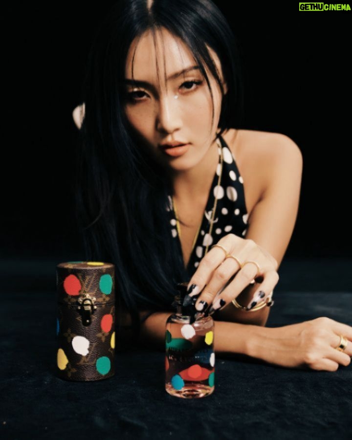 Hwasa Instagram - ๐ต๐ข๐ด๐กโซ๏ธ @louisvuitton @marieclairekorea