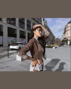Hwasa Instagram - @louisvuitton #LVVolt #광고