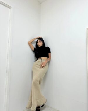 Hwasa Instagram - 오르골룩 😇