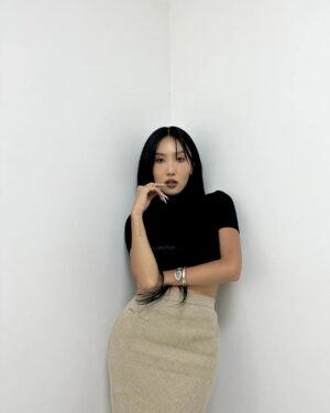 Hwasa Instagram - 오르골룩 😇