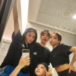 Hwasa Instagram - 💋 🇸🇬 💋