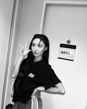 Hwasa Instagram - 💋 🇸🇬 💋