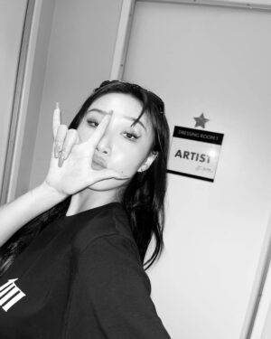 Hwasa Instagram - 💋 🇸🇬 💋