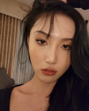 Hwasa Instagram - 🇯🇵🙏💚