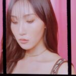 Hwasa Instagram - @wkorea #LOVEYOURW 뜻깊은 자리와 , 항상 사랑넘치는 @maisonvalentino 💋🙏