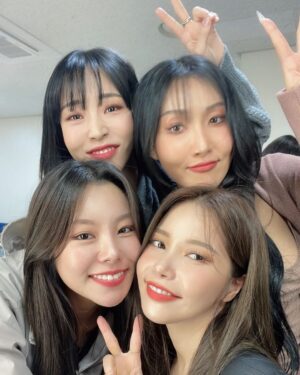 Hwasa Instagram - 무르익은 행복 🌷