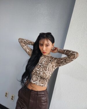 Hwasa Instagram - 무르익은 행복 🌷