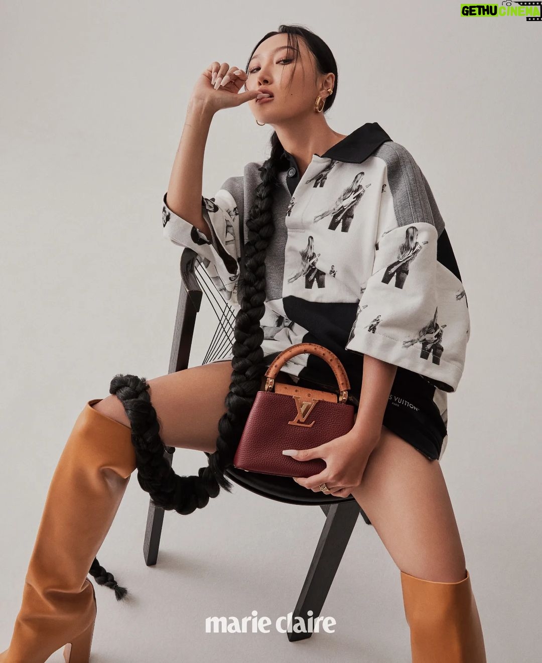 Hwasa Instagram - @louisvuitton @marieclairekorea #광고