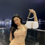 Hwasa Instagram - 여름의 끝 🤟🏼 @versace #VersaceGrecaGoddess #VersaceFW22 #Versace #광고