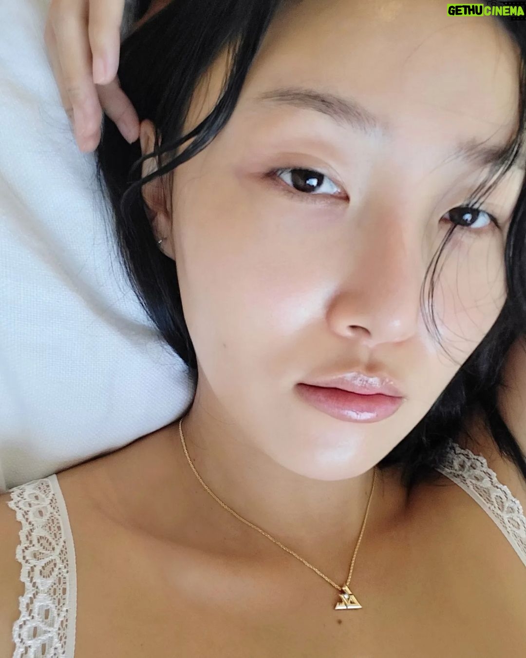 Hwasa Instagram - Miss you tooooooooo #LVVolt @louisvuitton #광고
