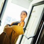 Hwasa Instagram - #Onitsukatiger 🌻 #오니츠카타이거 #AW24