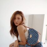 Hwasa Instagram - @louisvuitton #LVRemix #광고